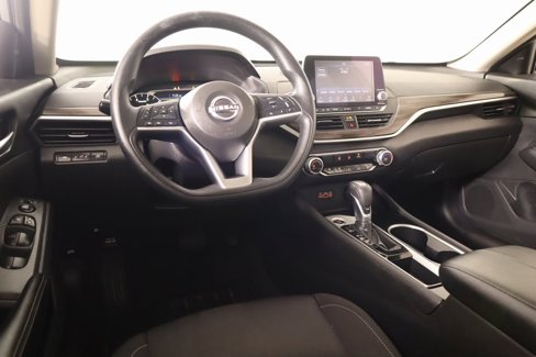 Used 2024 Nissan Altima 2.5 SV image 2