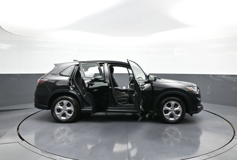 Certified 2023 Honda HR-V LX image 40