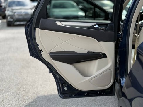 Used 2017 Lincoln MKC Premiere image 14
