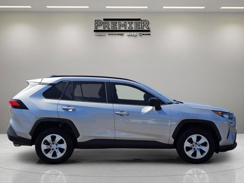 Used 2019 Toyota RAV4 LE image 7