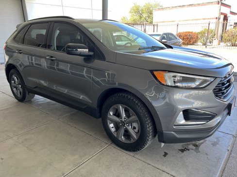Used 2023 Ford Edge SEL w/ Sport Appearance Package image 3
