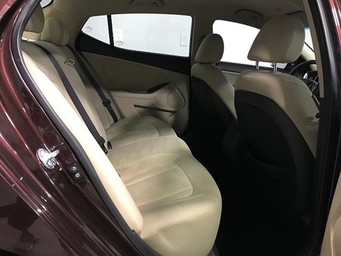 Used 2011 Kia Optima LX w/ Convenience Pkg image 16