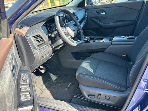 Used 2023 Nissan Rogue SV image 15