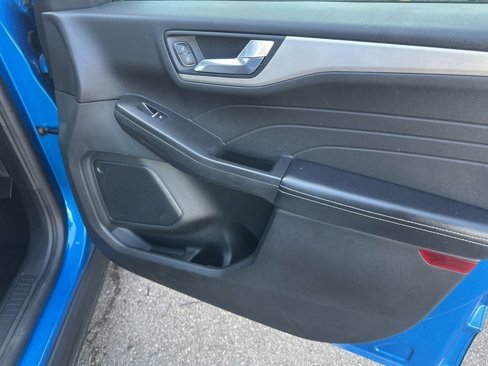 Used 2021 Ford Escape SE w/ SE Sport Appearance Package image 15