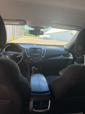 Used 2017 Chevrolet Malibu LT image 10