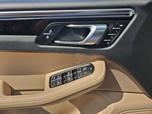 Certified 2021 Porsche Macan image 29
