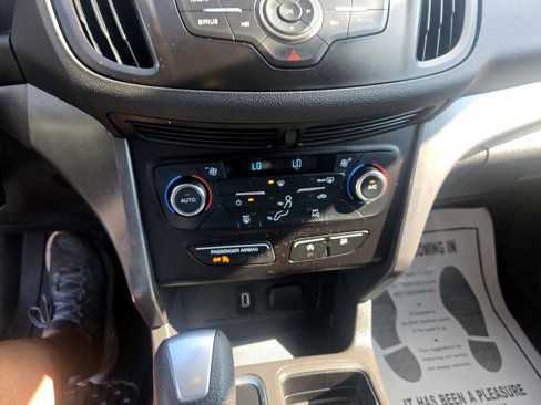 Used 2017 Ford Escape SE image 25
