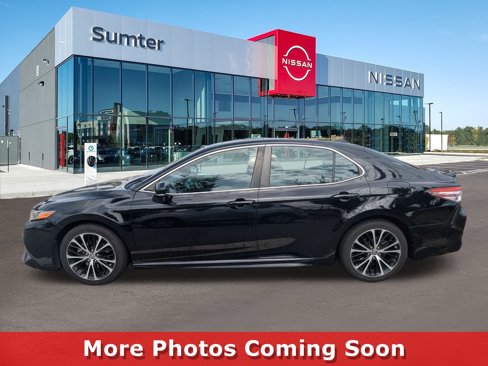 Used 2020 Toyota Camry SE image 1