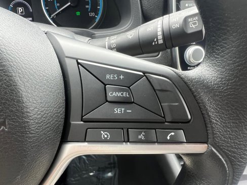Used 2025 Nissan Leaf S image 15