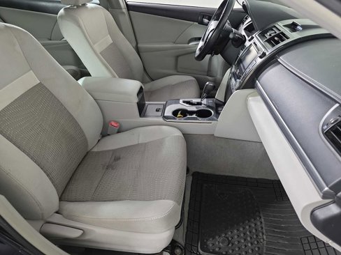 Used 2014 Toyota Camry XLE image 30