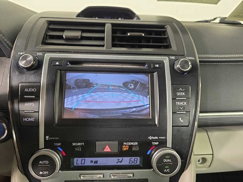 Used 2014 Toyota Camry XLE image 16