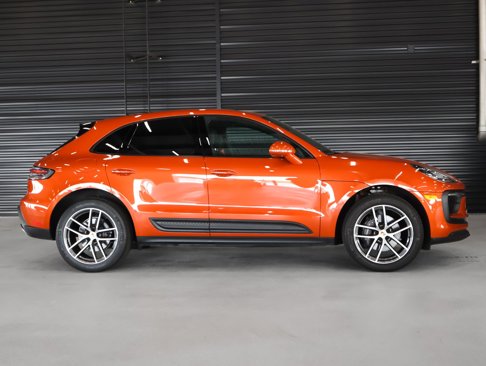 Certified 2024 Porsche Macan image 11