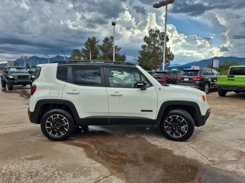 Used 2023 Jeep Renegade Trailhawk image 4