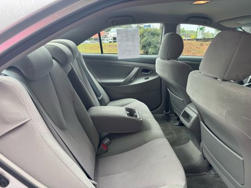 Used 2010 Toyota Camry LE image 23