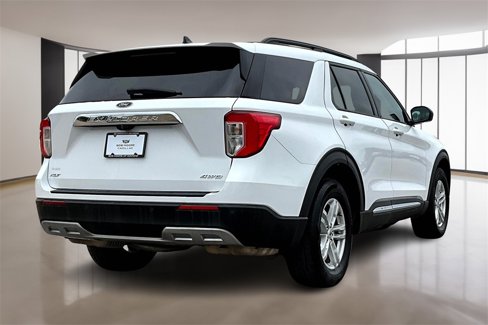 Used 2022 Ford Explorer XLT w/ Equipment Group 202A image 2