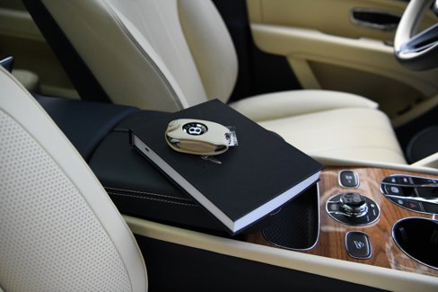 Used 2023 Bentley Bentayga Extended Wheelbase image 23