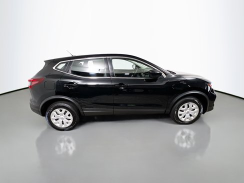 Used 2020 Nissan Rogue Sport S image 3
