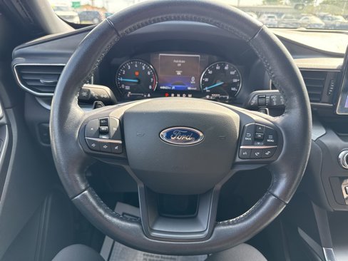 Used 2020 Ford Explorer XLT w/ Equipment Group 202A image 17