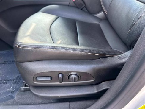 Used 2021 Chevrolet Equinox LT image 16