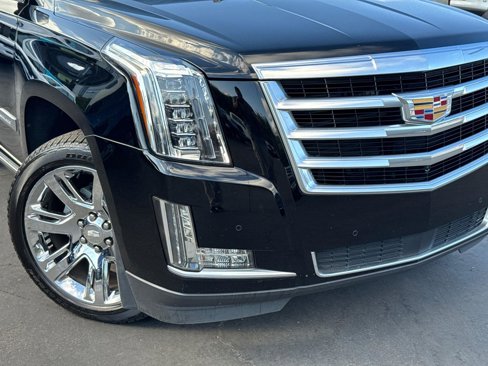 Used 2015 Cadillac Escalade Premium image 3