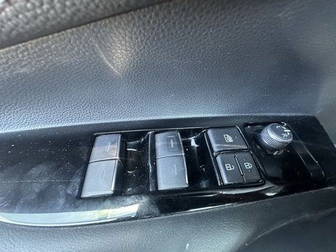 Used 2021 Toyota Corolla SE w/ Carpet Mat Package (TMS) image 23