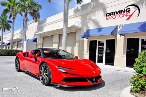 Used 2023 Ferrari SF90 Spider image 17