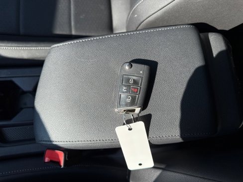 Used 2020 Volkswagen Tiguan SE w/ Panoramic Sunroof Package image 37