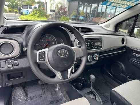 Used 2012 Toyota Yaris L image 15