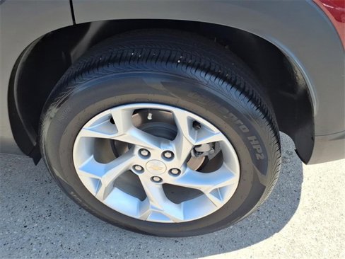 Used 2025 Chevrolet Trax LS w/ LS Convenience Package image 19