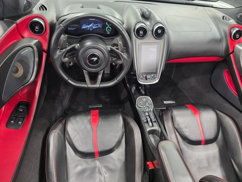 Used 2019 McLaren 570S Spider image 9