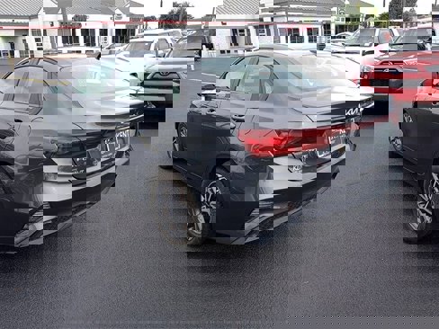 Used 2022 Kia Forte LXS w/ LXS Technology Package image 5