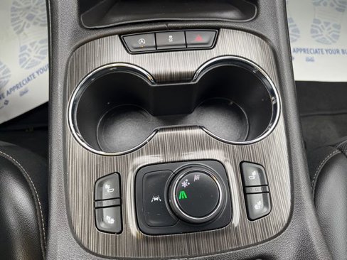Used 2023 GMC Acadia SLT image 32