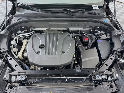 Used 2022 Volvo XC60 B5 Momentum image 30