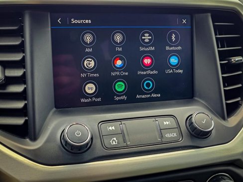 Used 2020 GMC Acadia SLT image 25