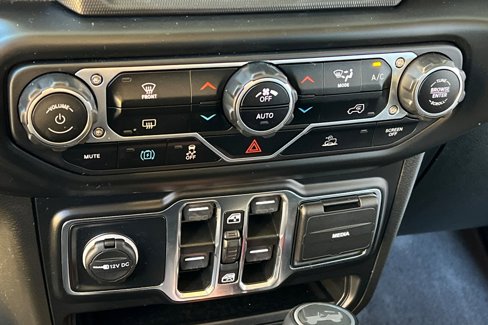 Used 2022 Jeep Wrangler Unlimited Sahara image 21