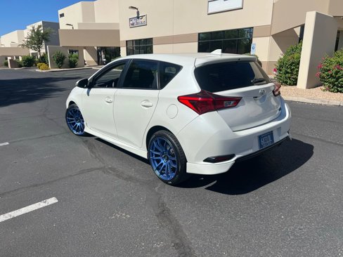 Used 2017 Toyota Corolla iM image 3