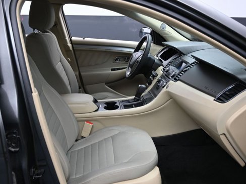 Used 2017 Ford Taurus SE image 29