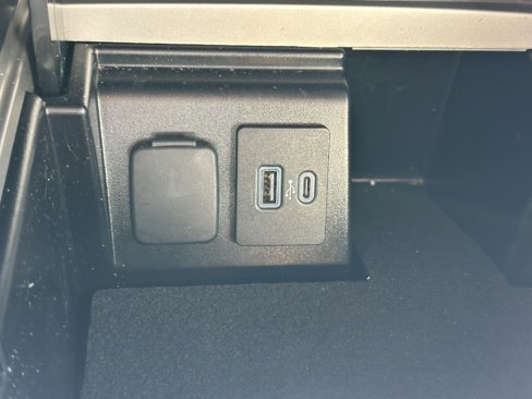 Used 2023 Ford Explorer XLT w/ Equipment Group 202A image 27