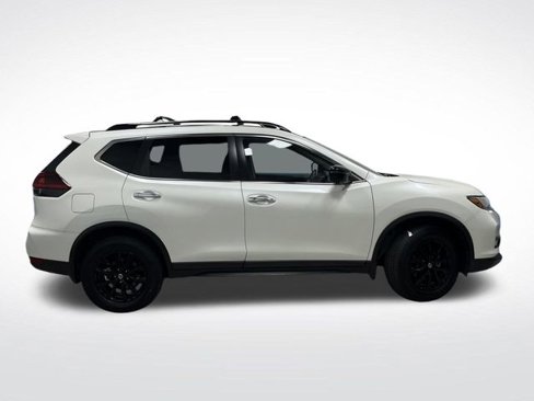Used 2018 Nissan Rogue SV w/ Premium Package image 2