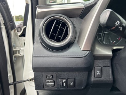 Used 2018 Toyota RAV4 LE image 26