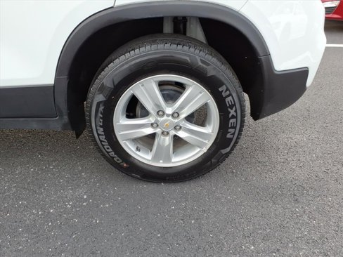 Used 2022 Chevrolet Trax LT w/ LT Convenience Package image 7