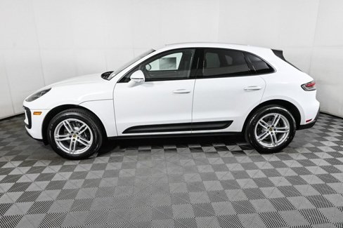 Certified 2025 Porsche Macan image 2