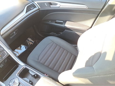 Used 2019 Ford Fusion SE image 12