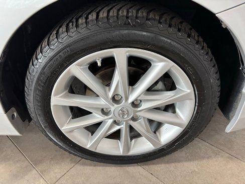 Used 2014 Toyota Prius V image 9