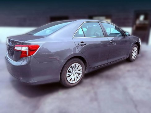 Used 2013 Toyota Camry L image 5