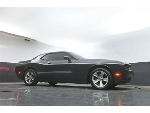 Used 2019 Dodge Challenger SXT image 35
