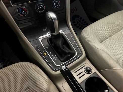 Used 2019 Volkswagen Golf S image 15