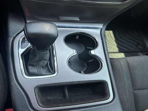 Used 2019 Jeep Grand Cherokee Laredo image 26
