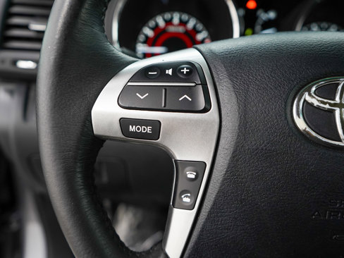 Used 2012 Toyota Highlander SE image 22