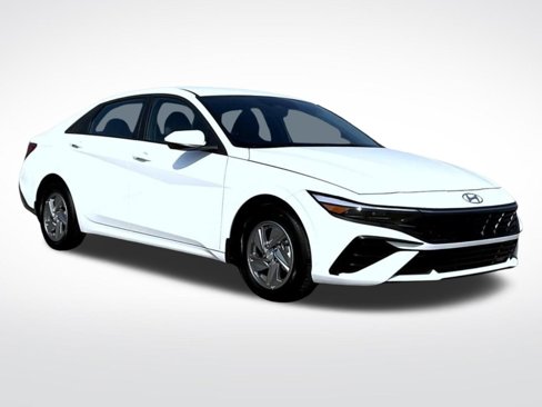 Certified 2025 Hyundai Elantra SE image 3